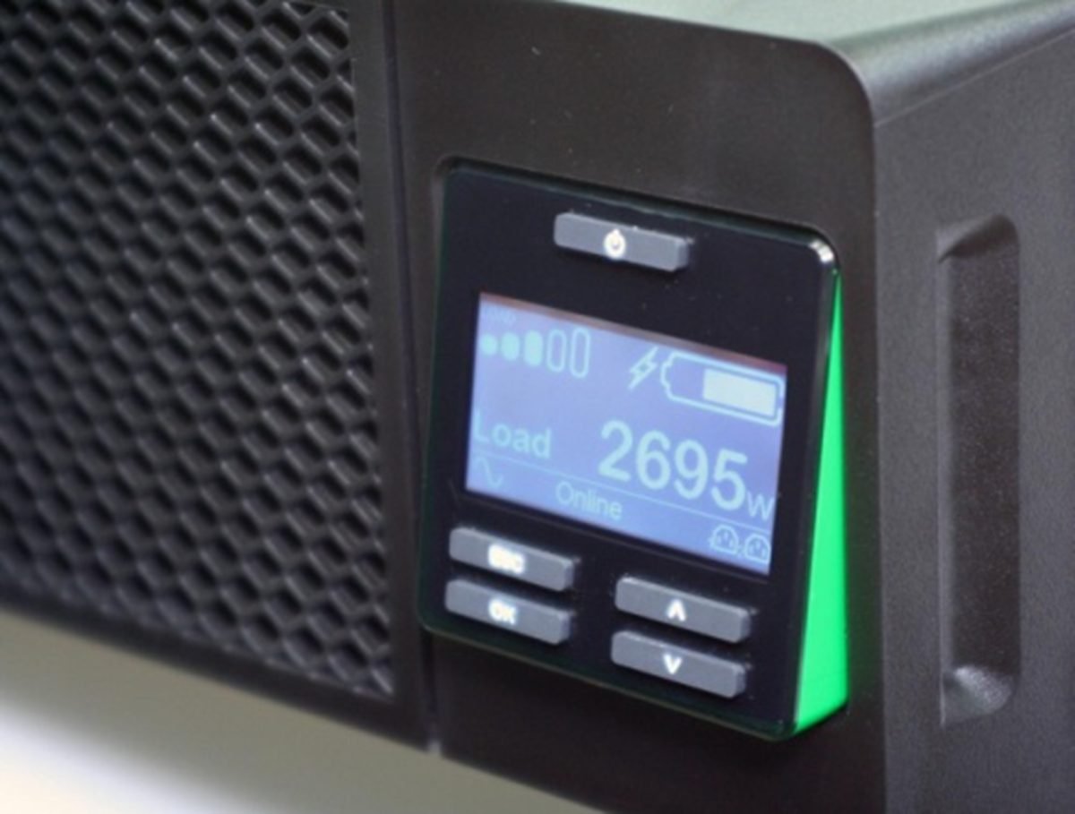 APC by Schneider Electric Smart UPS SRT 3000VA SRT3000RMXLI