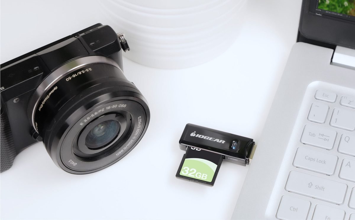 IOGear Compact USB MicroSDXC Card GFR305SD