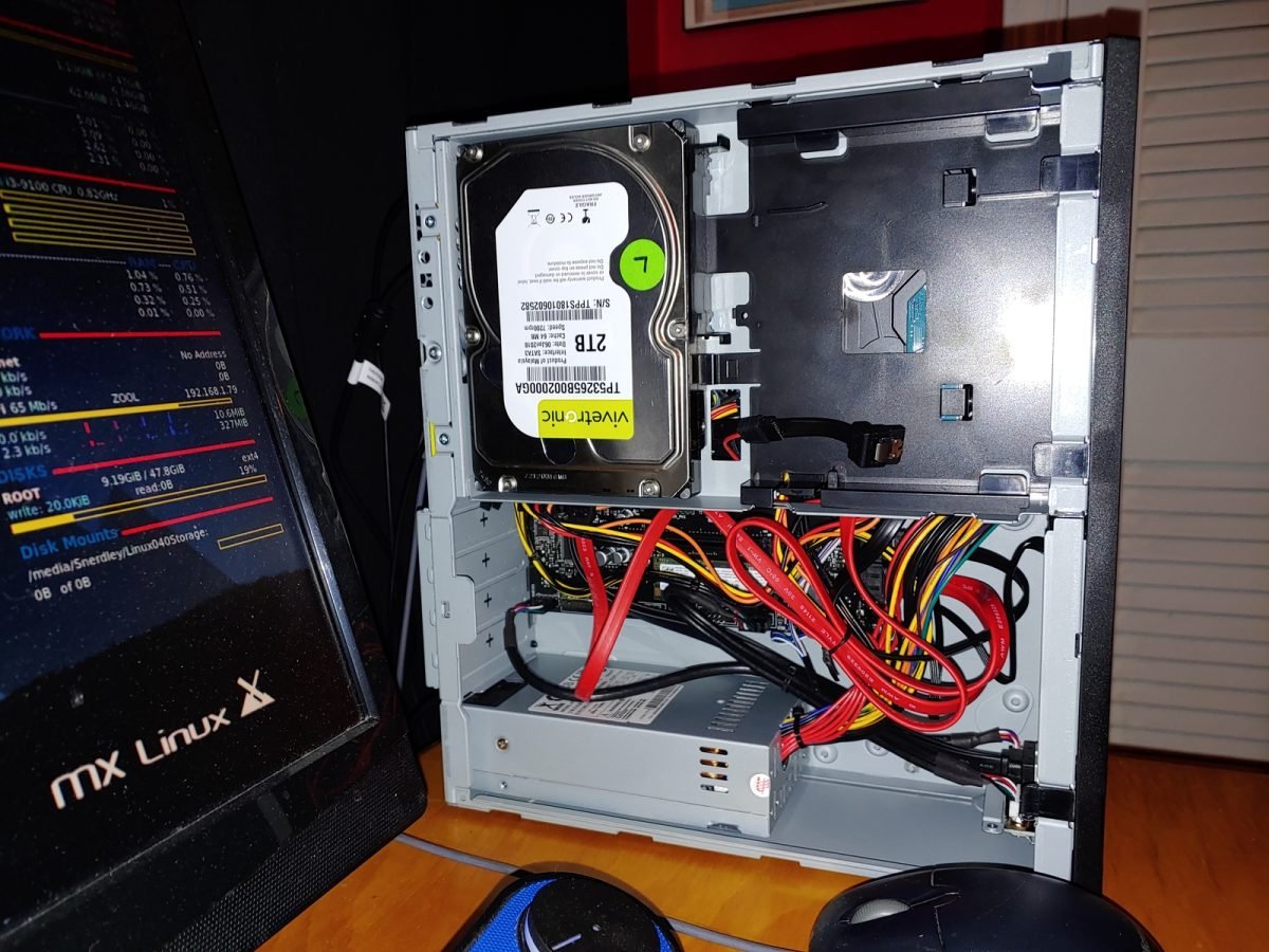 Inwin Development 8L Small Form Factor PC Case CJ712.AU265TB3