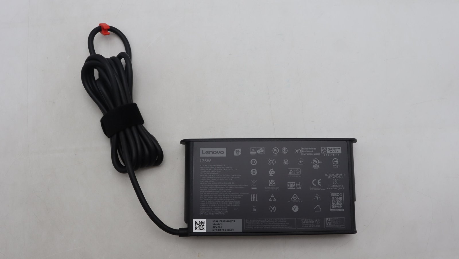 LENOVO DCG SOURCING 5A10W86327 power adapter/inverter Indoor 135 W Black